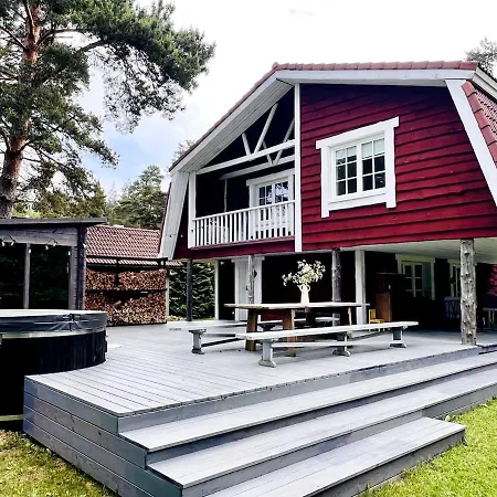 Dom wakacyjny Forest Escape 35min From Tallinn - Hottub & Sauna *